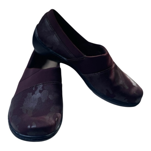 Clarks Women’s Cora Heather Burgundy Slip On Loafers - Picture 3 of 9